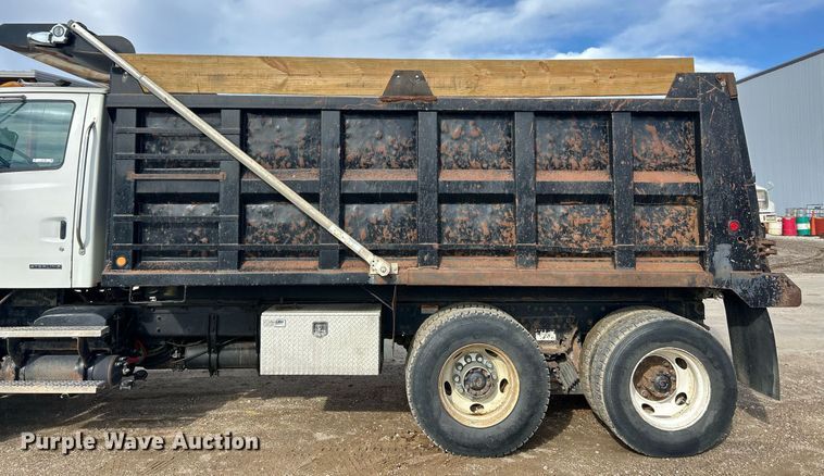 image for item EK2790 2005 Sterling Truck L9500  dump truck