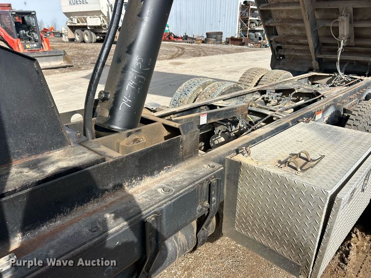 image for item EK2790 2005 Sterling Truck L9500  dump truck