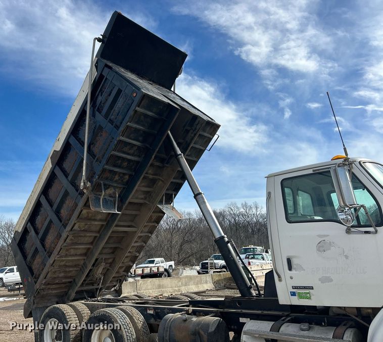 image for item EK2790 2005 Sterling Truck L9500  dump truck