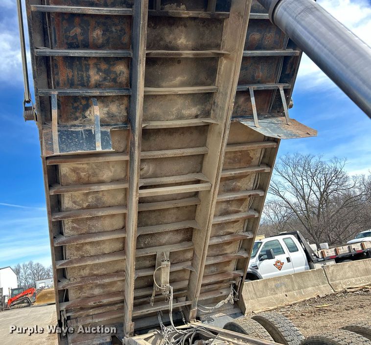 image for item EK2790 2005 Sterling Truck L9500  dump truck