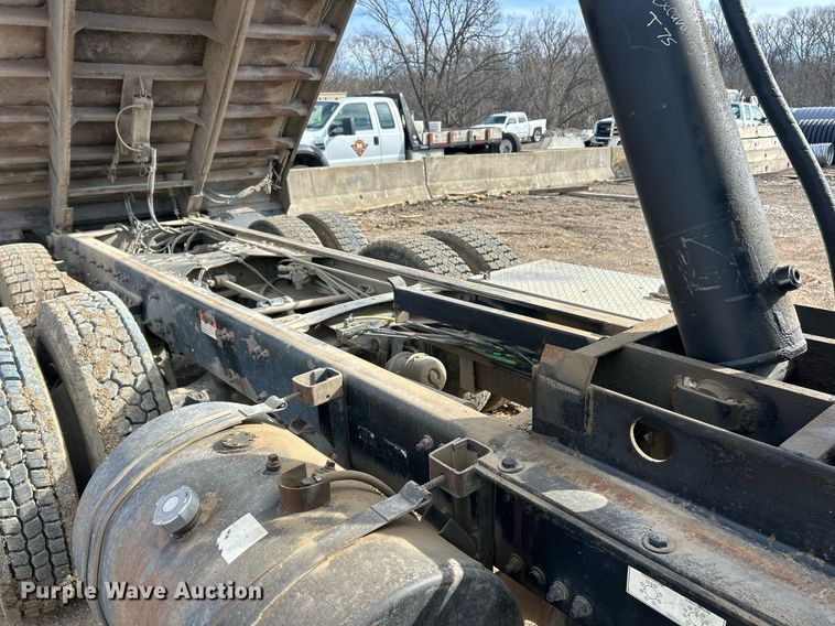 image for item EK2790 2005 Sterling Truck L9500  dump truck