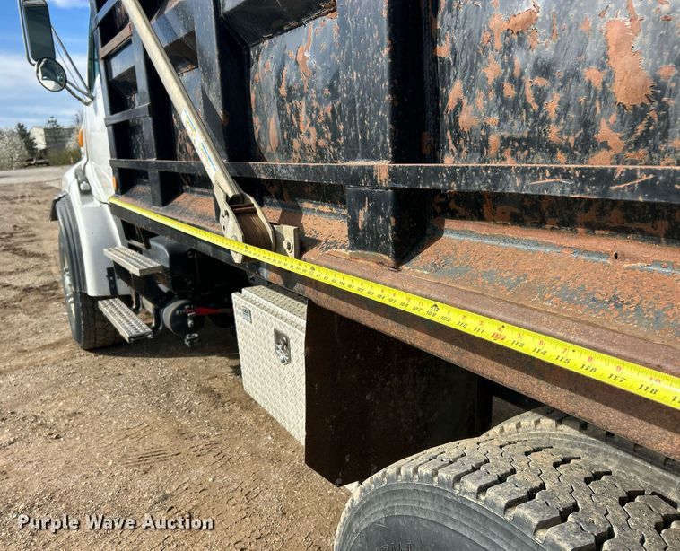 image for item EK2790 2005 Sterling Truck L9500  dump truck