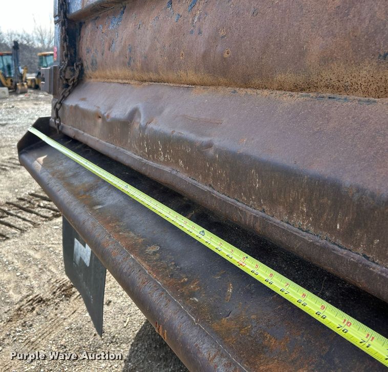 image for item EK2790 2005 Sterling Truck L9500  dump truck