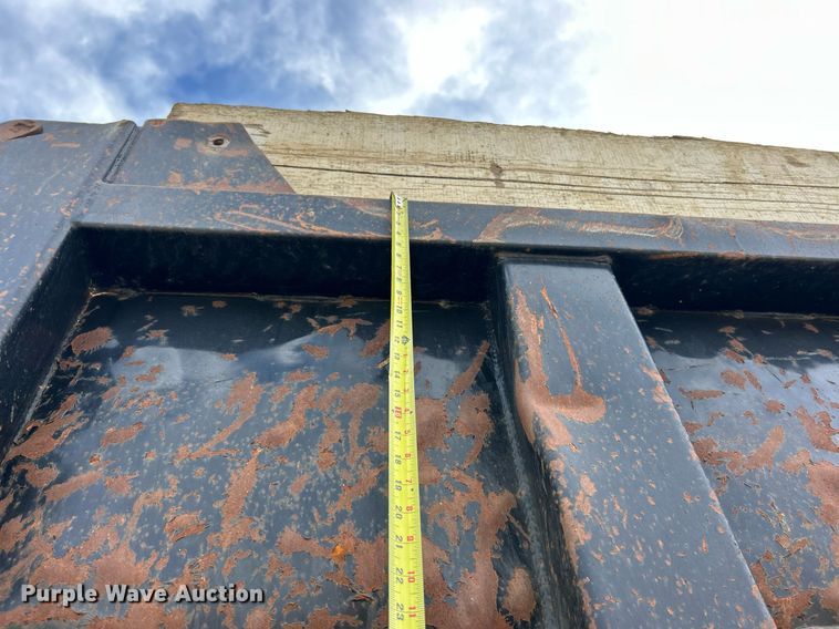 image for item EK2790 2005 Sterling Truck L9500  dump truck