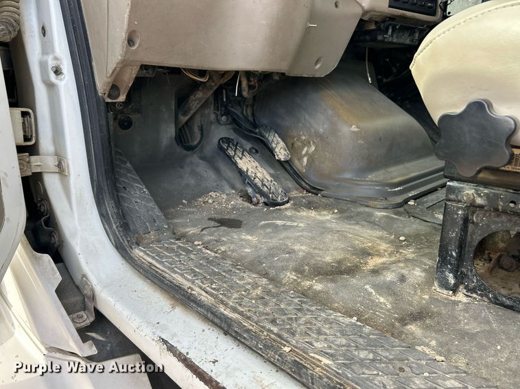 image for item EK2790 2005 Sterling Truck L9500  dump truck