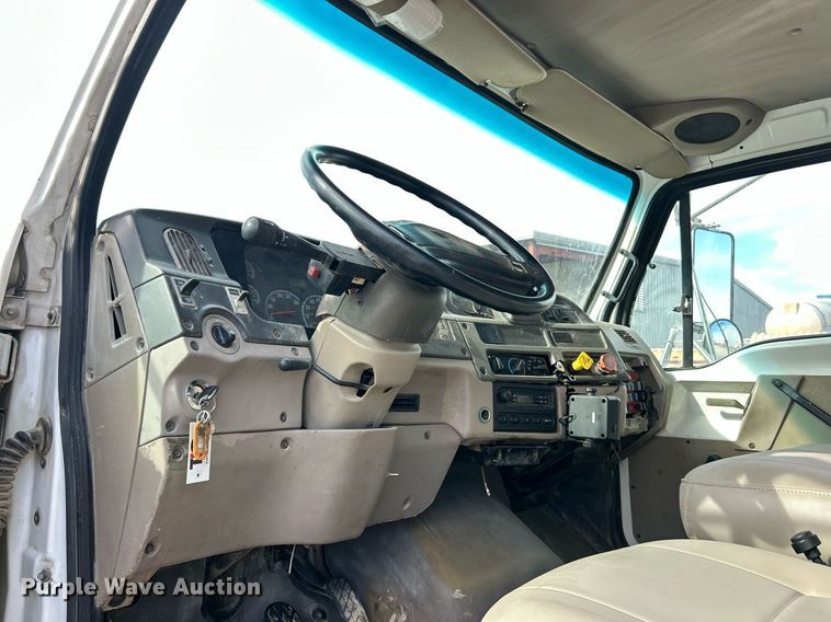 image for item EK2790 2005 Sterling Truck L9500  dump truck