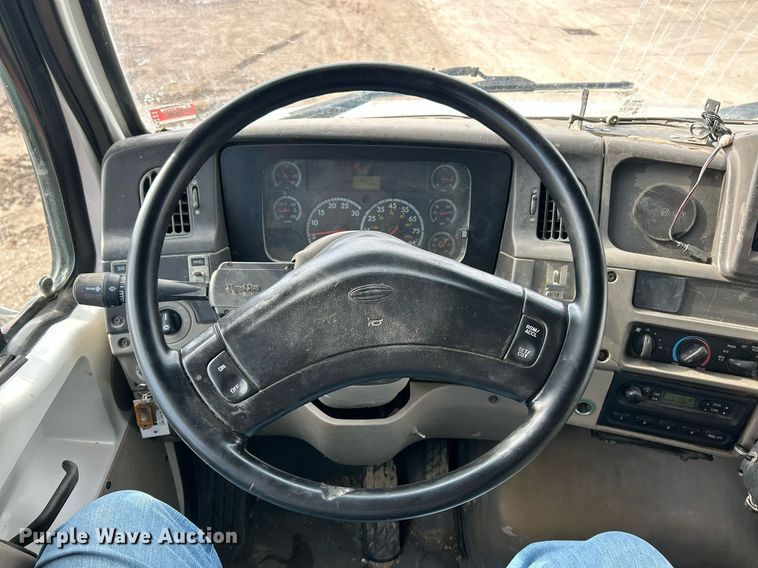 image for item EK2790 2005 Sterling Truck L9500  dump truck