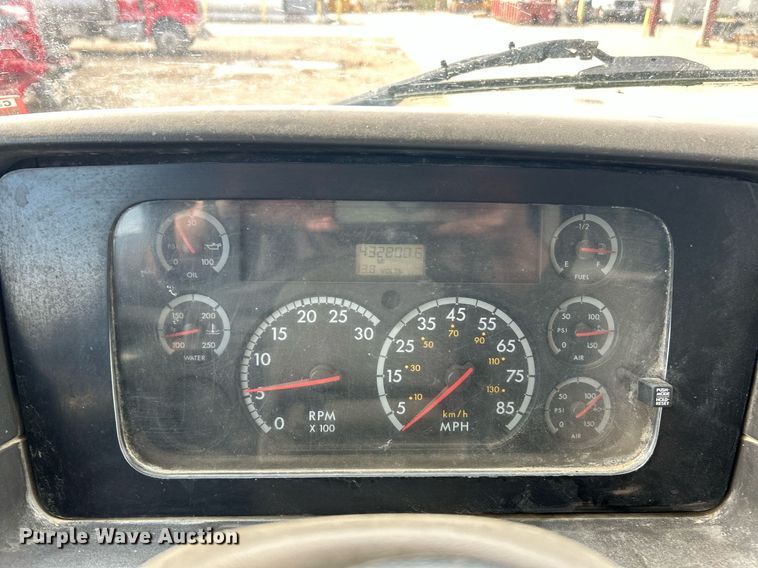 image for item EK2790 2005 Sterling Truck L9500  dump truck