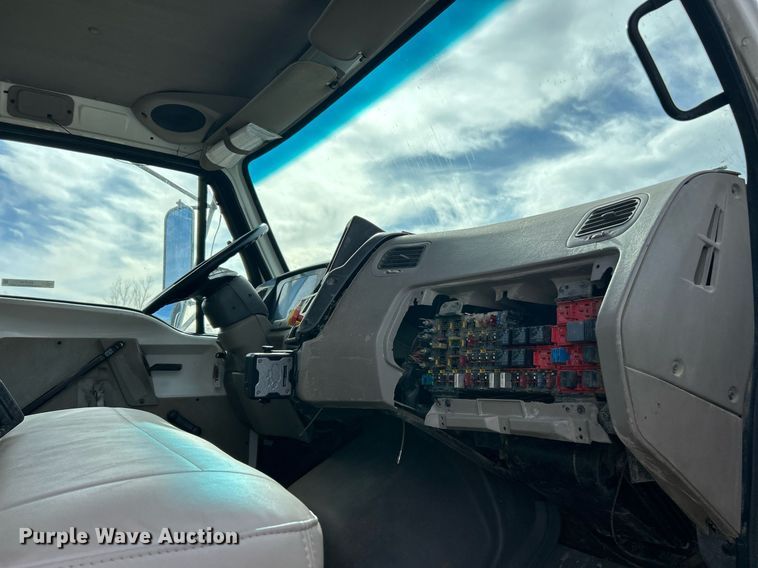 image for item EK2790 2005 Sterling Truck L9500  dump truck