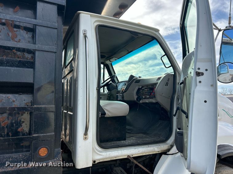 image for item EK2790 2005 Sterling Truck L9500  dump truck