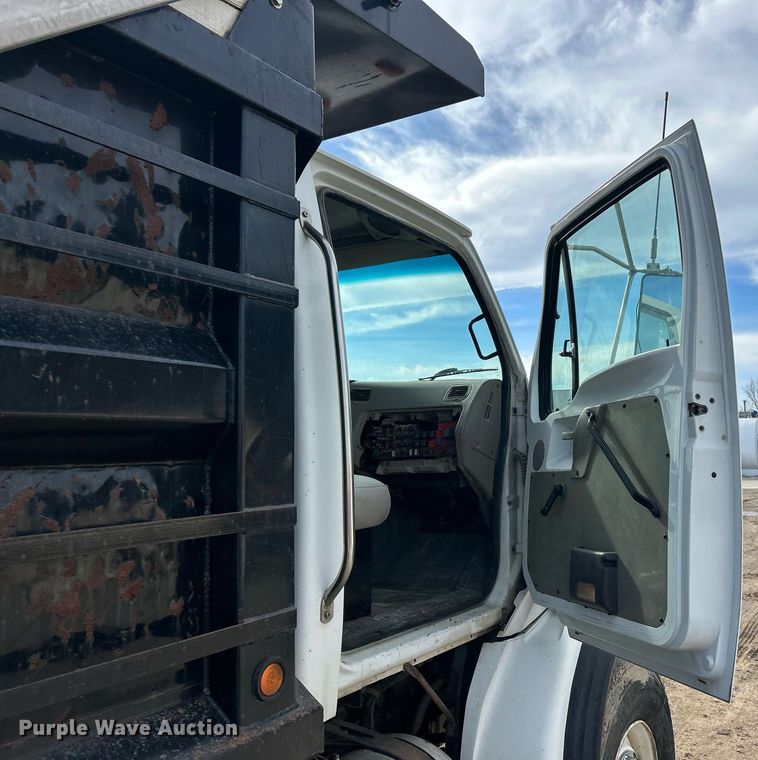 image for item EK2790 2005 Sterling Truck L9500  dump truck