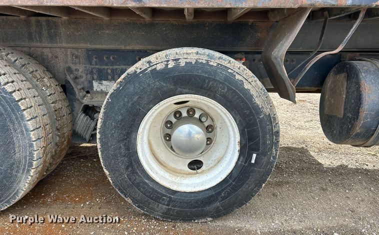 image for item EK2790 2005 Sterling Truck L9500  dump truck