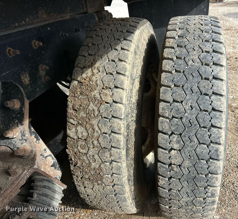 image for item EK2790 2005 Sterling Truck L9500  dump truck