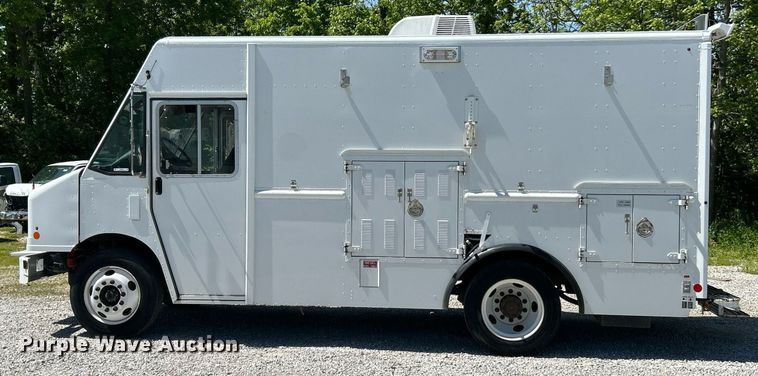 image for item EK8068 2013 Freightliner MT55 utility / service truck