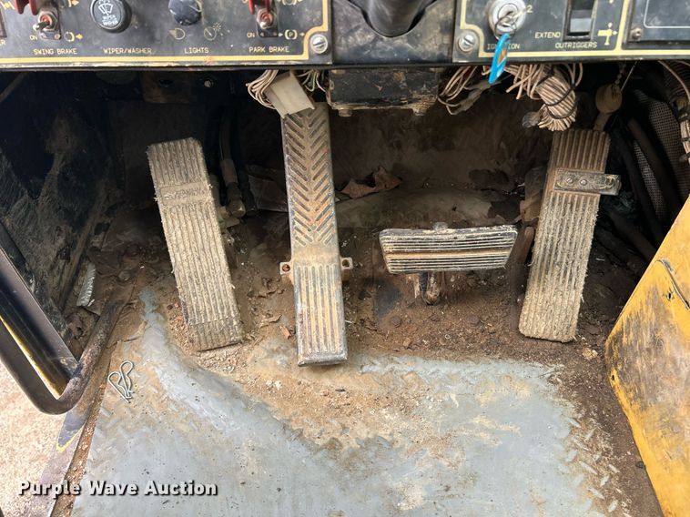 image for item EK8069 1998 Grove RT635C crane