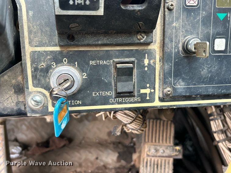 image for item EK8069 1998 Grove RT635C crane