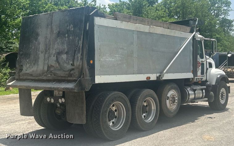 image for item EK8090 2006 Mack CV Granite dump truck