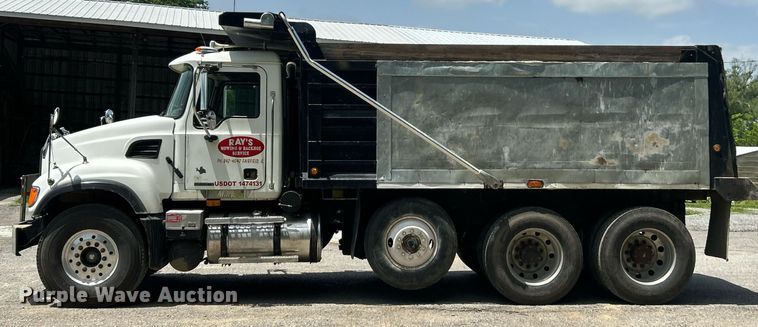 image for item EK8090 2006 Mack CV Granite dump truck