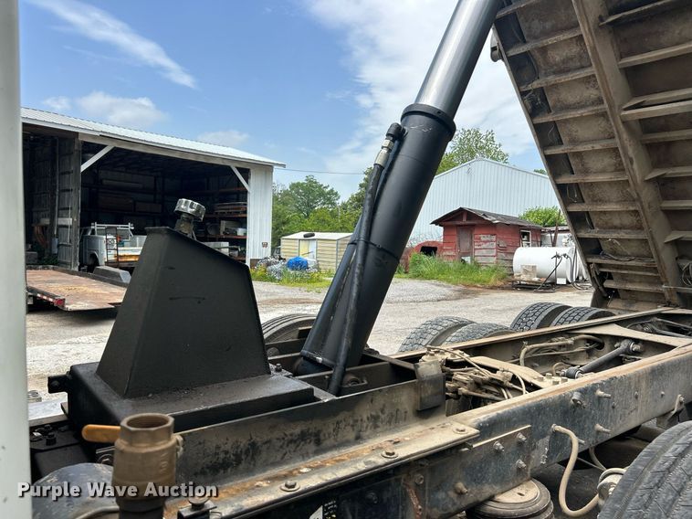 image for item EK8090 2006 Mack CV Granite dump truck