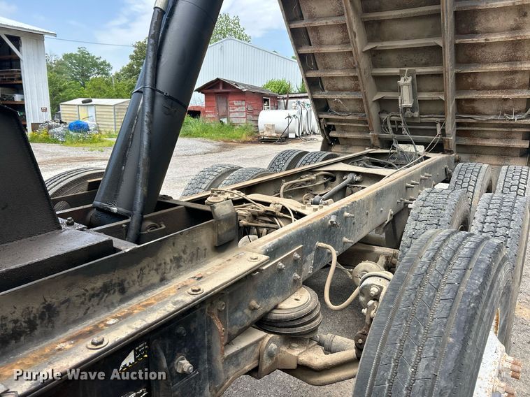 image for item EK8090 2006 Mack CV Granite dump truck