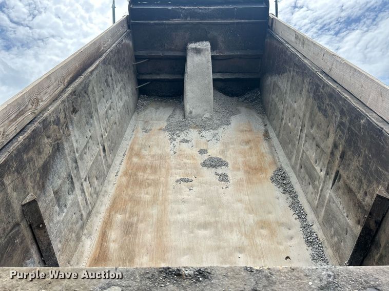 image for item EK8090 2006 Mack CV Granite dump truck