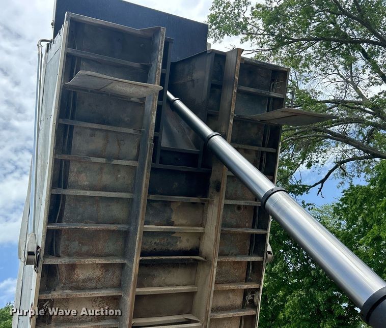 image for item EK8090 2006 Mack CV Granite dump truck