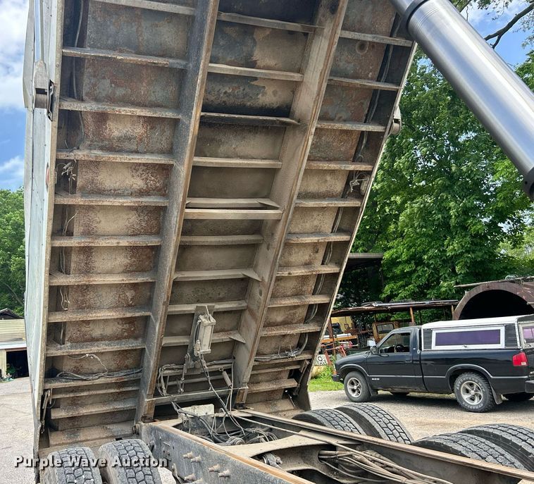 image for item EK8090 2006 Mack CV Granite dump truck