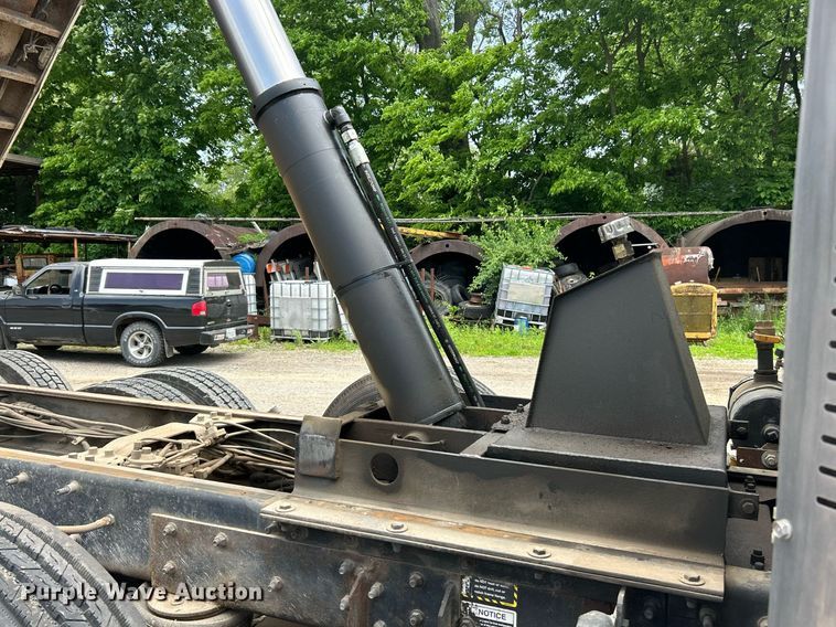 image for item EK8090 2006 Mack CV Granite dump truck