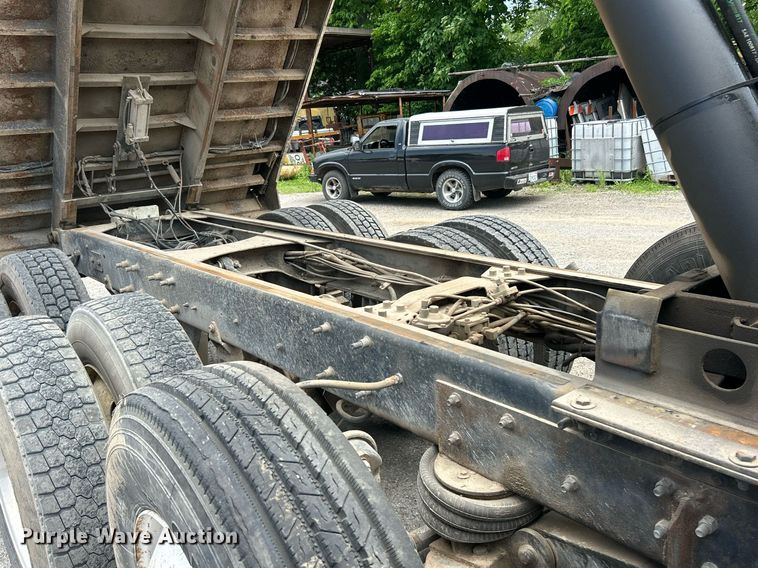 image for item EK8090 2006 Mack CV Granite dump truck