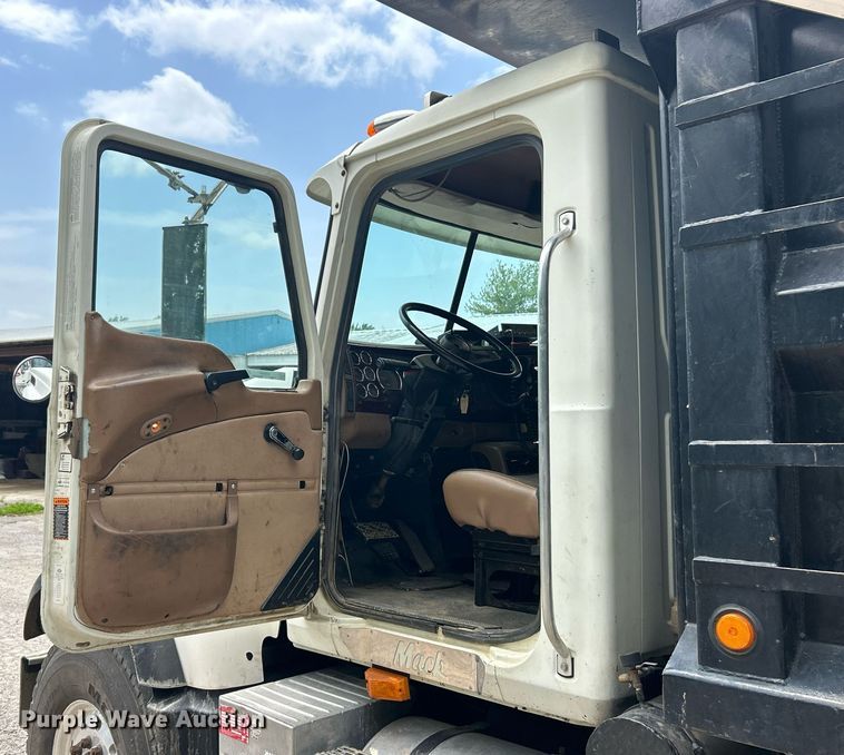 image for item EK8090 2006 Mack CV Granite dump truck