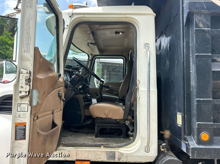 image for item EK8090 2006 Mack CV Granite dump truck