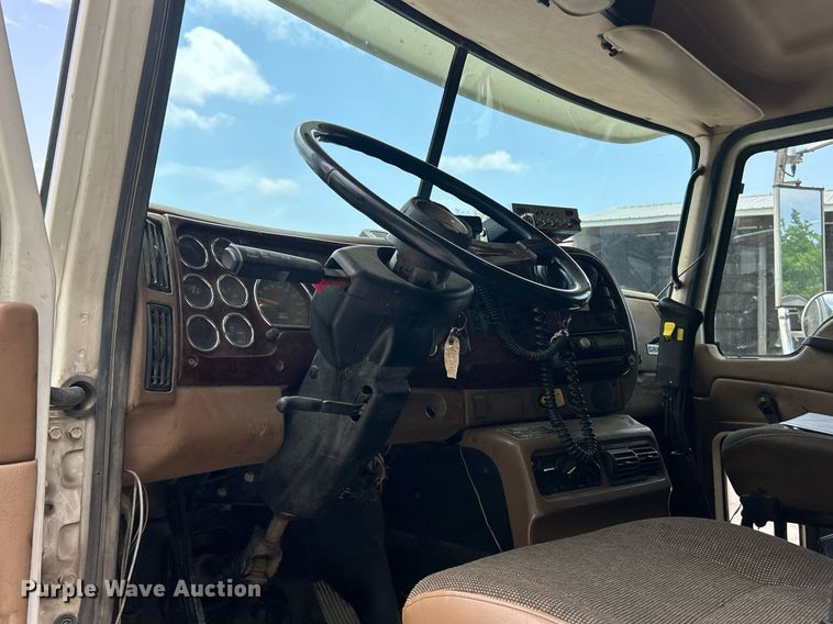 image for item EK8090 2006 Mack CV Granite dump truck