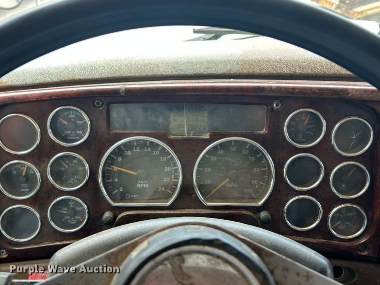 image for item EK8090 2006 Mack CV Granite dump truck