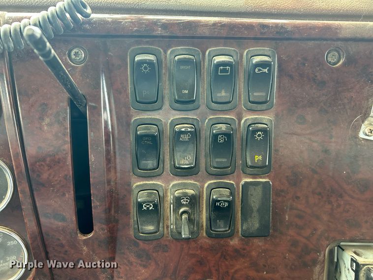 image for item EK8090 2006 Mack CV Granite dump truck