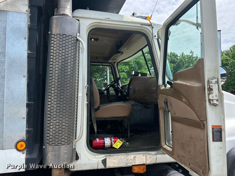 image for item EK8090 2006 Mack CV Granite dump truck