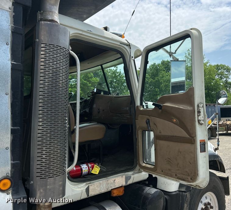 image for item EK8090 2006 Mack CV Granite dump truck