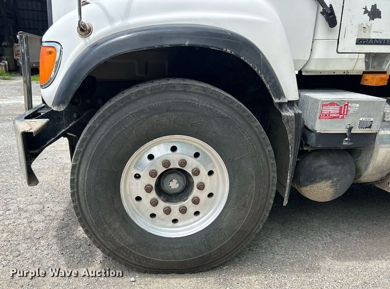 image for item EK8090 2006 Mack CV Granite dump truck