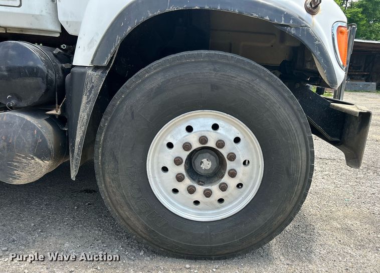 image for item EK8090 2006 Mack CV Granite dump truck