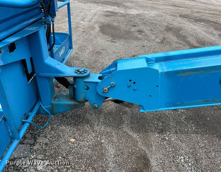 image for item EK8124 2005 Genie S-60 boom lift