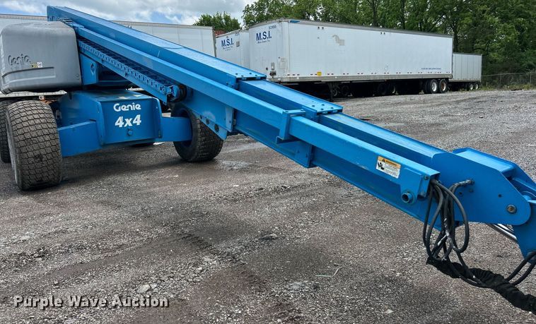 image for item EK8124 2005 Genie S-60 boom lift