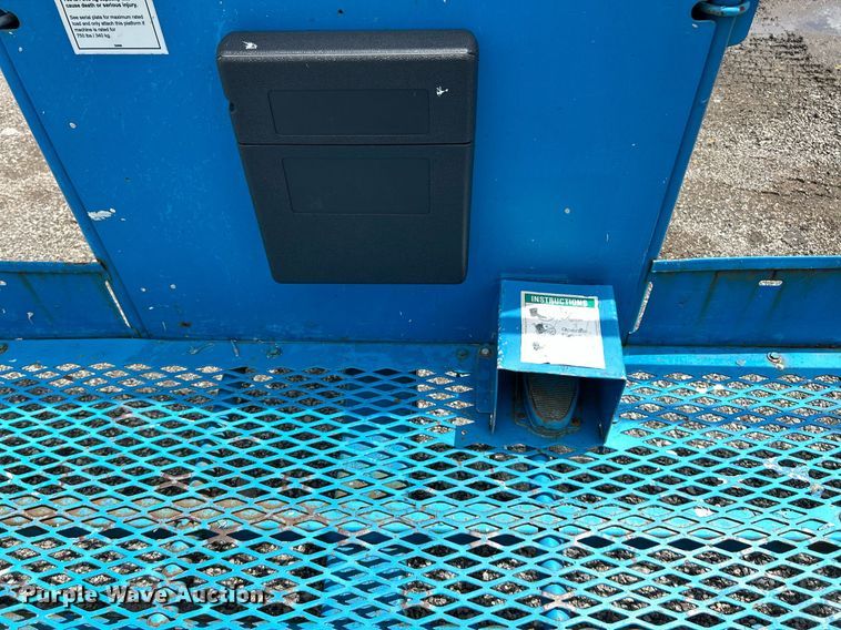 image for item EK8124 2005 Genie S-60 boom lift