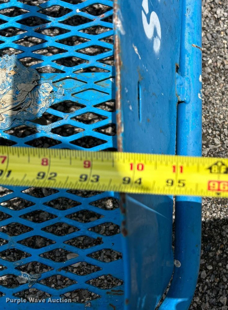 image for item EK8124 2005 Genie S-60 boom lift