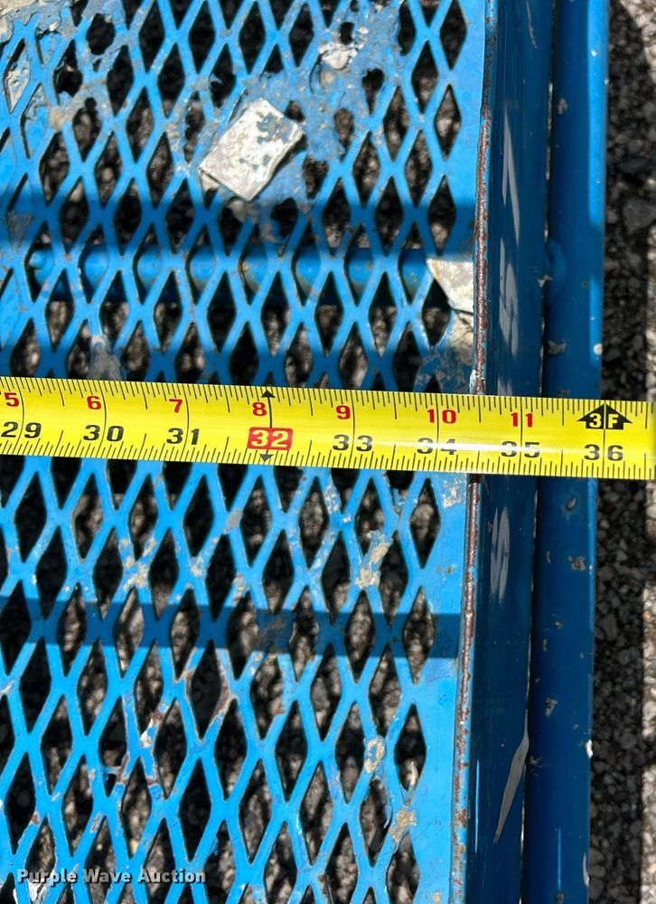 image for item EK8124 2005 Genie S-60 boom lift