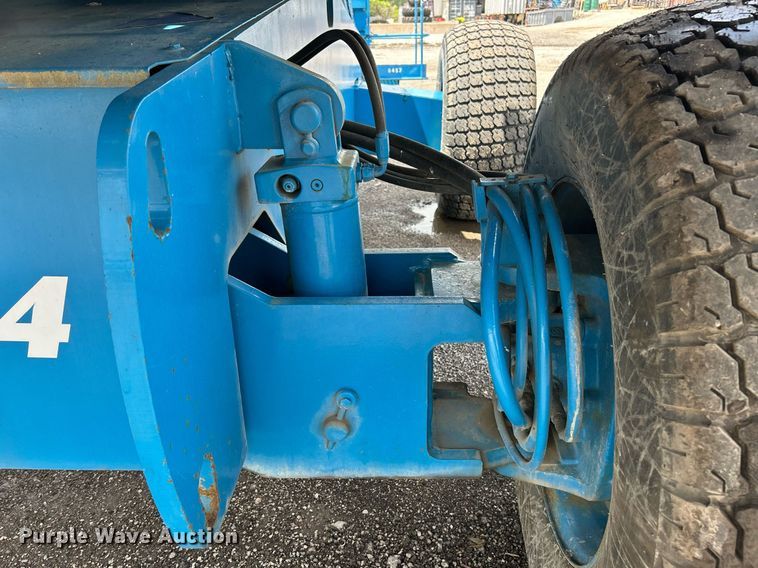 image for item EK8124 2005 Genie S-60 boom lift