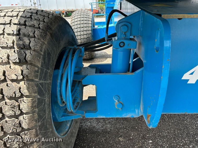 image for item EK8124 2005 Genie S-60 boom lift