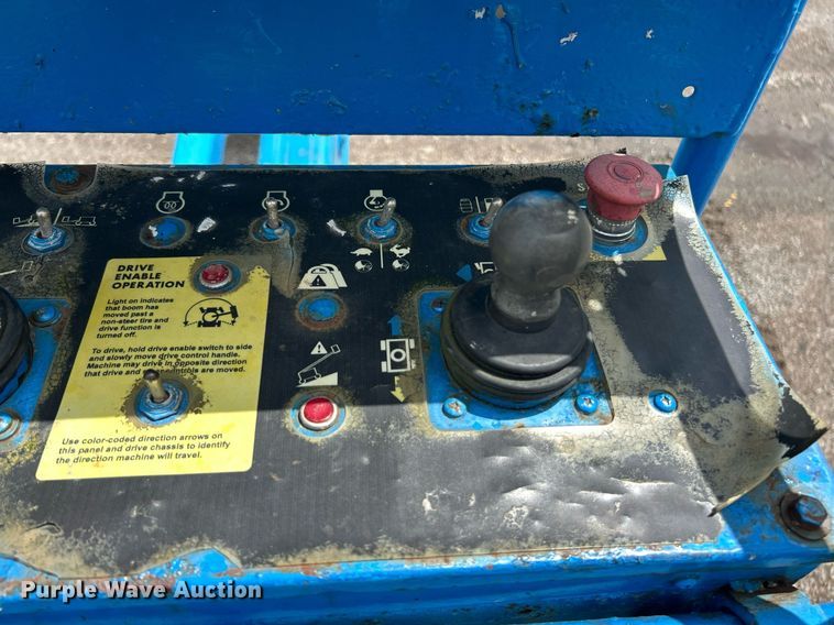 image for item EK8124 2005 Genie S-60 boom lift