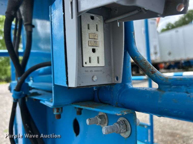 image for item EK8124 2005 Genie S-60 boom lift