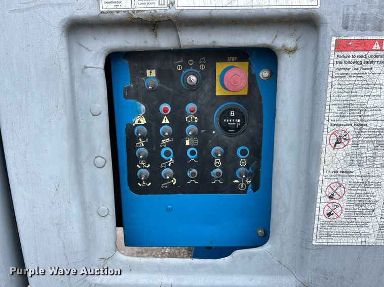 image for item EK8124 2005 Genie S-60 boom lift