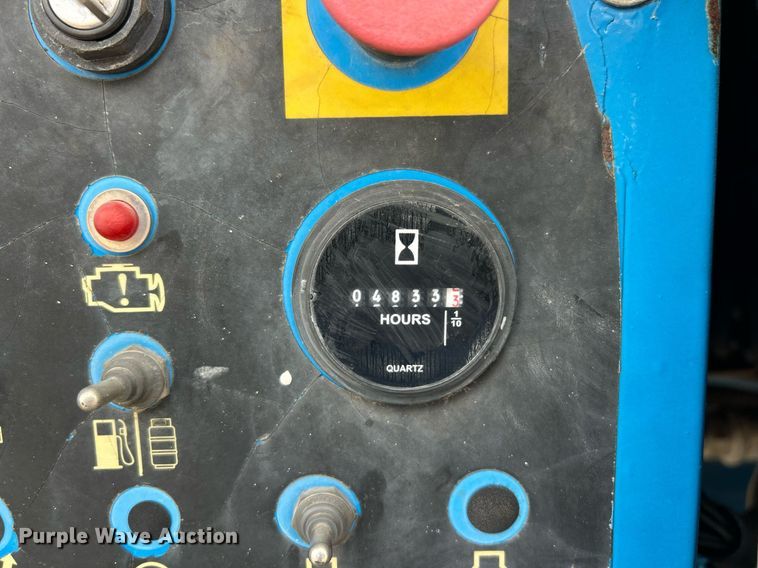 image for item EK8124 2005 Genie S-60 boom lift