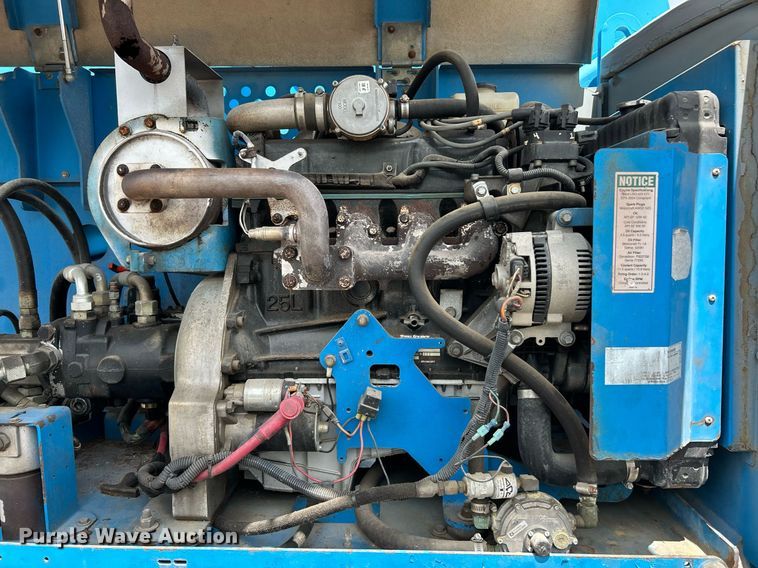 image for item EK8124 2005 Genie S-60 boom lift